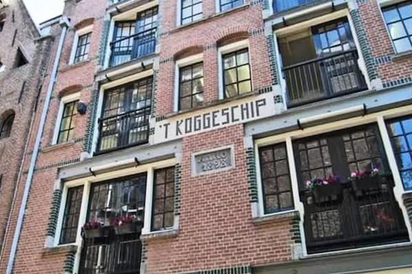 Untagged - Huis in Amsterdam vlakbij het Centraal Station in Amsterdam (2)