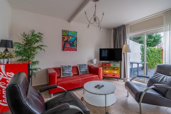 Woonkamer - Knus en gezellig 4-persoons bungalow in De Koog (4)