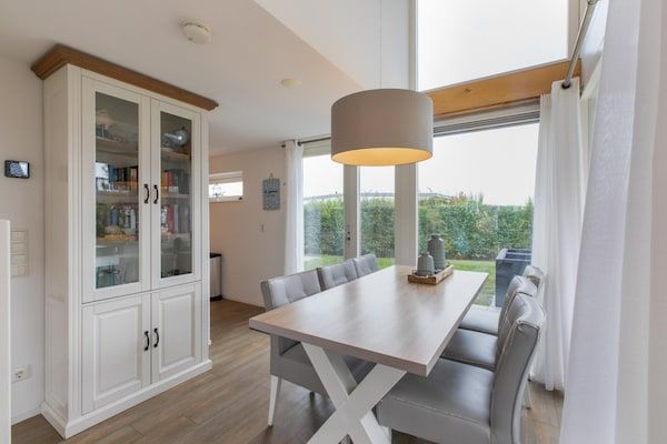 Eetkamer - Modern vakantiehuis aan het strand voor 6 personen in Renesse (3)