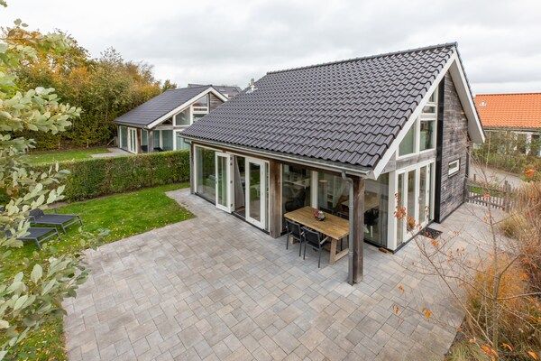 Buitenkant - Luxe villa in Zeeland vlakbij het strand in Renesse (1)