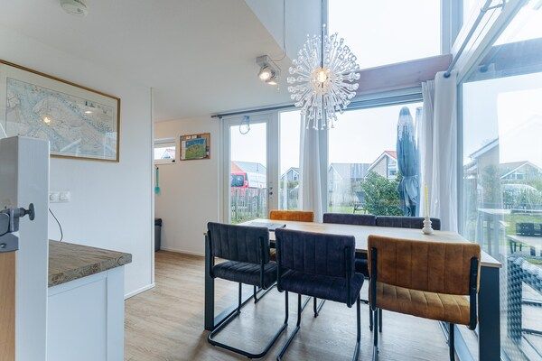 Eetkamer - Exclusief strandhuis in Renéše in Renesse (4)