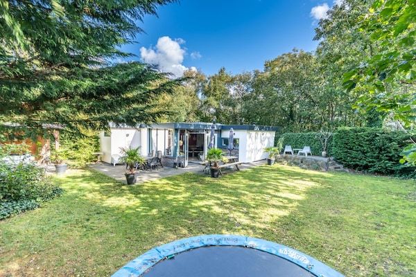 Buitenkant - Sfeervol ingerichte bungalow voor 6 personen met veel privacy in De Koog (1)