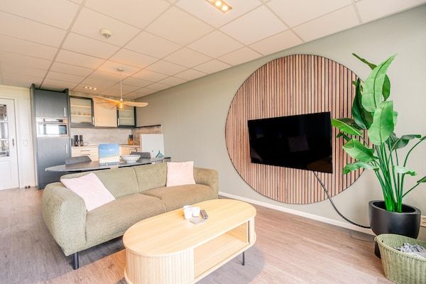 Woonkamer - 2 persoons zeezicht appartement met sauna in De Koog (2)