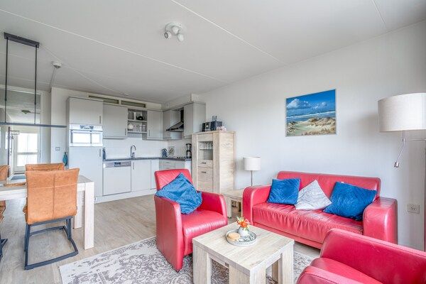 Woonkamer - 4 Persoons appartement met zeezicht in De Koog (4)