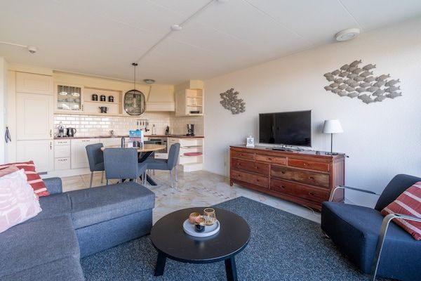 Woonkamer - 2 persoons zeezicht appartement in De Koog (4)