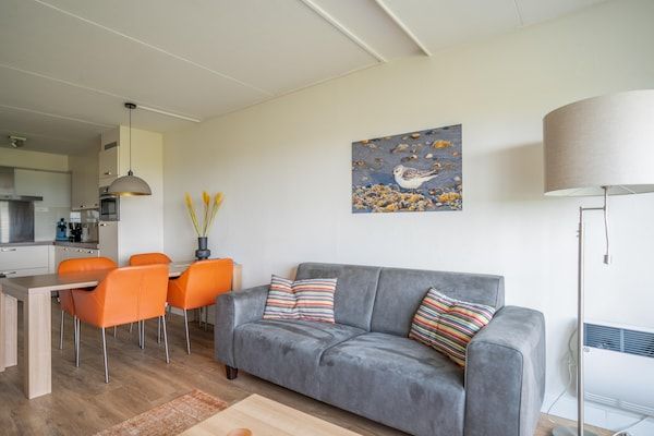 Woonkamer - 4 Persoons appartement met zeezicht in De Koog (4)