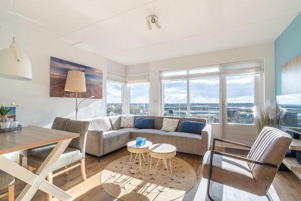 Woonkamer - 4 Persoons appartement met eilandzicht in De Koog (5)
