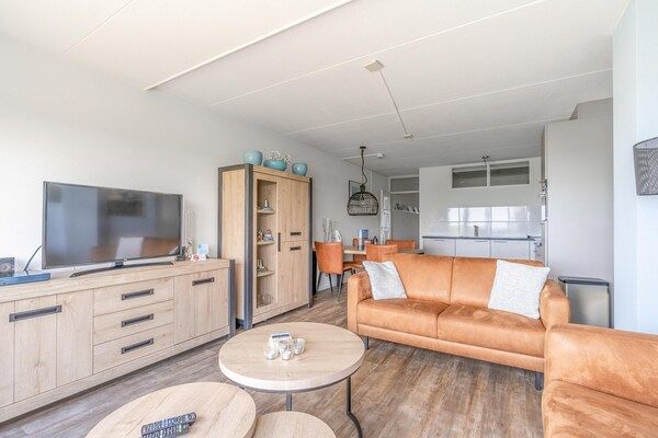 Woonkamer - 4 Persoons appartement met eiland-zeezicht in De Koog (5)