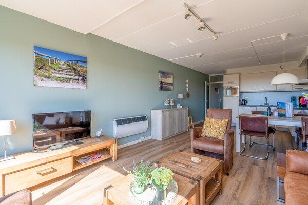 Woonkamer - 4 Persoons appartement met eiland-zeezicht in De Koog (4)