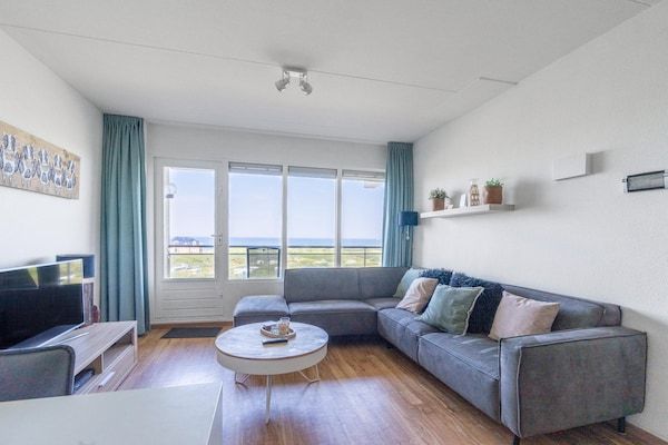 Woonkamer - 4 Persoons appartement met zeezicht in De Koog (4)