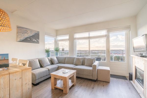 Woonkamer - 4 Persoons appartement met eilandzicht in De Koog (3)