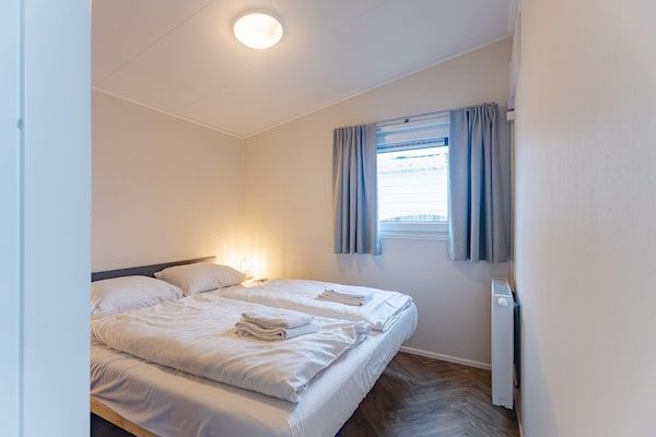 Slaapkamer - Lichte strandbasis in Burgh-Haamstede in Burgh-Haamstede (4)