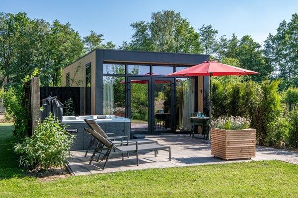 Buitenkant - Privésauna bij Wellness Lodge in Drenthe in Dalerveen (1)