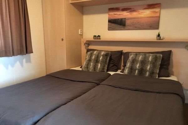 Slaapkamer - Charmant duinchalet tussen golfbaan en strand in Hollum (4)