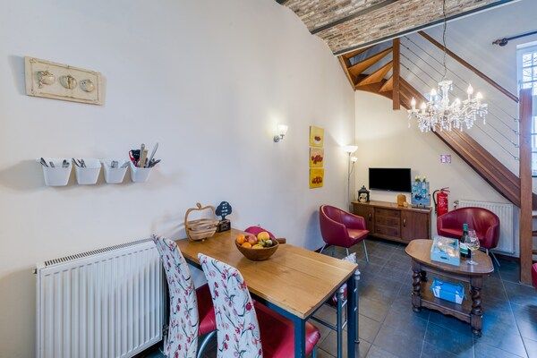 Eetkamer - Moderne vakantie met terras in Mesch-Eijsden (1)