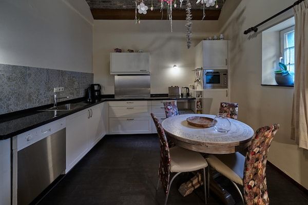 Eetkamer - Idyllische familievakantie in Limburg in Mesch-Eijsden (3)