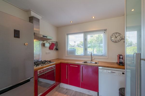 Keuken - Modern ingerichte bungalow voor 4 personen in Sint Maartenszee (4)