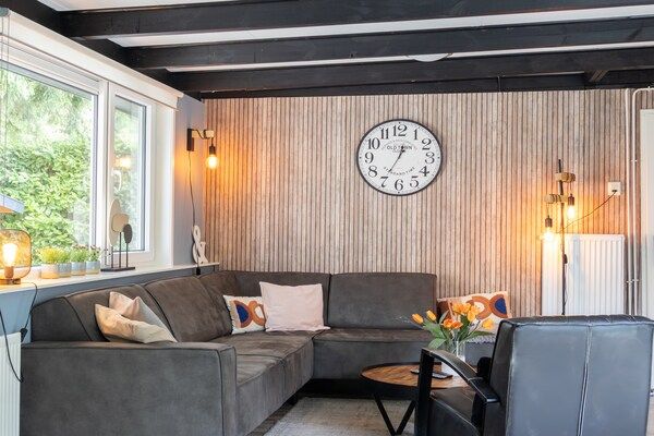 Woonkamer - Huis & Meer nabij het Ijsselmeer in Lemmer (2)