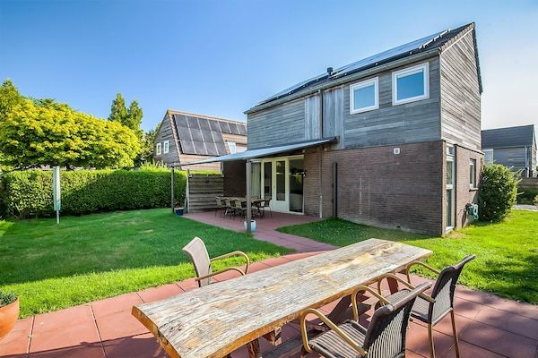 Terras - Twee vakantiehuizen tegenover elkaar in grou (1)