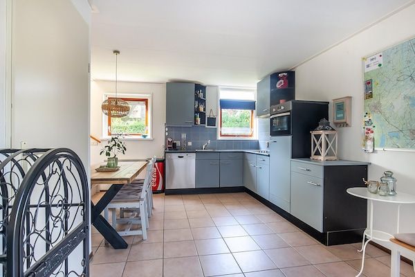 Keuken - Twee vakantiehuizen tegenover elkaar in grou (4)
