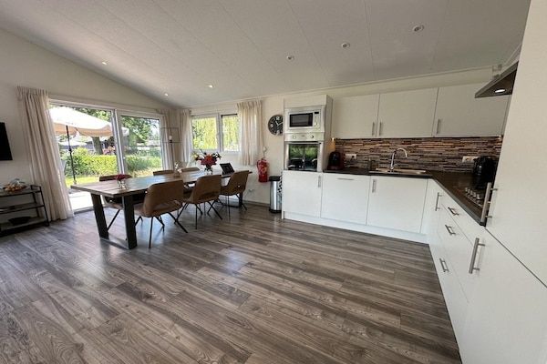 Keuken - 6-Persoonschalet in Biddinghuizen in Biddinghuizen (4)