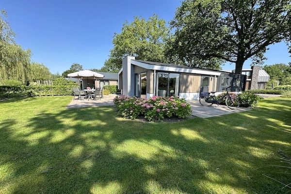 Buitenkant - 6-Persoonschalet in Biddinghuizen in Biddinghuizen (1)