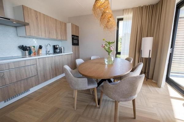 Keuken - Water's Edge Wellness Retreat met sauna in Workum (2)
