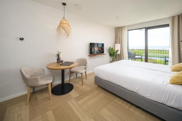 Slaapkamer - Ontsnapping aan het water voor twee in Soal in Workum (5)