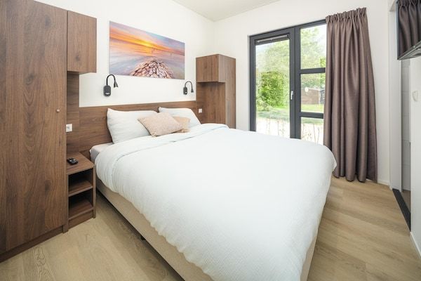 Slaapkamer - Sunset Lounge Villa voor groepen in Workum (3)