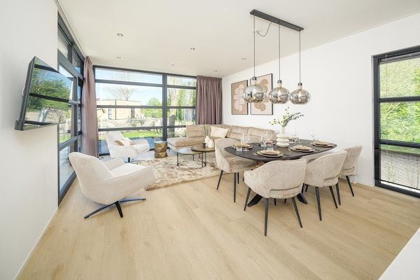 Woonkamer - Sunset Lounge Villa voor groepen in Workum (2)