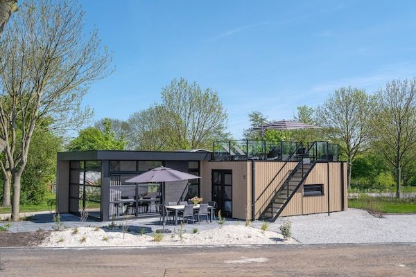 Buitenkant - Sunset Lounge Villa voor groepen in Workum (1)