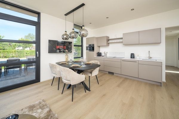 Eetkamer - Moderne villa met huisdieren welkom in Workum (3)
