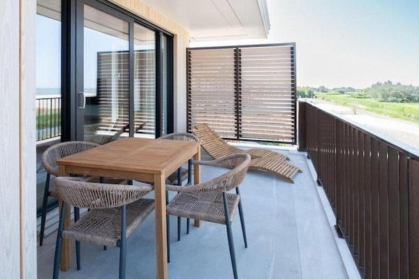 Terras - Juweel aan het water met privésauna in Workum (5)