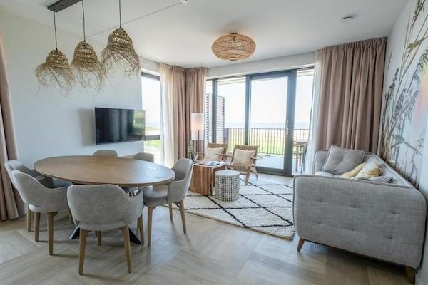 Woonkamer - Juweel aan het water met privésauna in Workum (2)