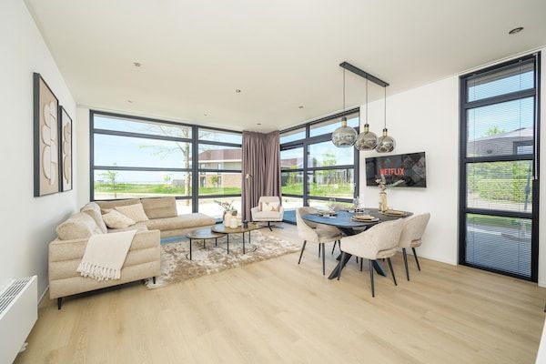 Woonkamer - Vrijstaande woning voor 2 gasten vlakbij strand in Workum (2)