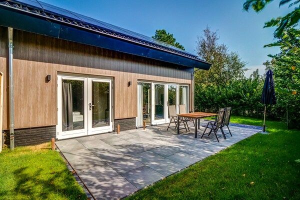 Terras - Vakantiehuis aan de Nederlandse kust met tuin in Julianadorp (5)