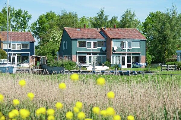 Buitenkant - Vakantiehuis in Warns met eigen aanlegsteiger in Warns (5)