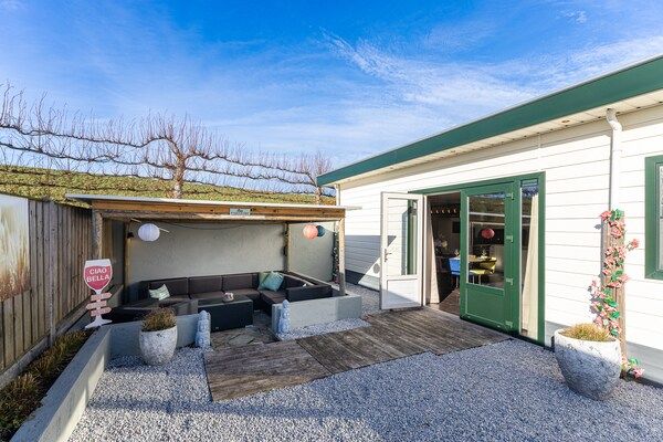 Terras - Ontspannend huis met omheinde tuin in Stavenisse (5)