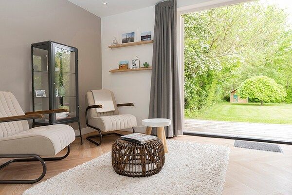 Woonkamer - Fijn, modern ingericht vakantiehuis in De Cocksdorp (2)