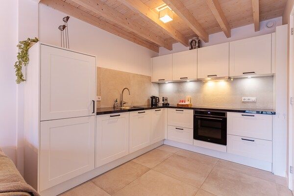 Keuken - Modern vakantiehuis in Vrouwenpolder in Vrouwenpolder (3)
