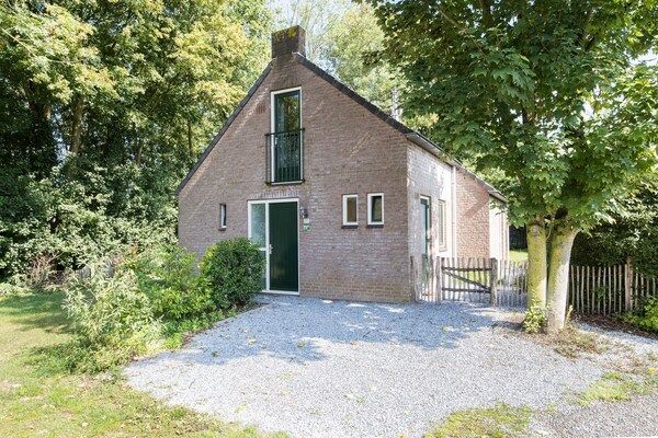 Buitenkant - Bungalow in het bos voor 4 personen in Ewijk (1)