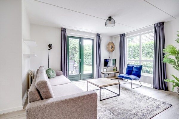 Woonkamer - Bungalow in het bos voor 4 personen in Ewijk (4)