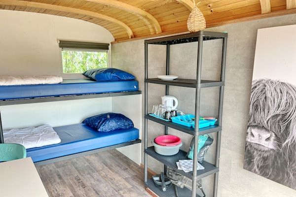 Slaapkamer - Bolderwagen voor kleine stelletjes aan het meer in Almere (4)