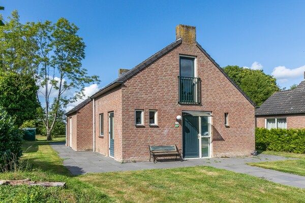 Buitenkant - Rustige bospark woning in Ewijk in Ewijk (1)