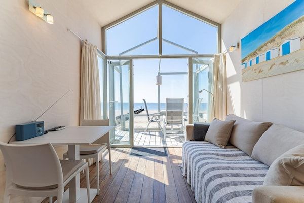 Woonkamer - Strandhuis met uitzicht op zee in Dishoek in Koudekerke (2)