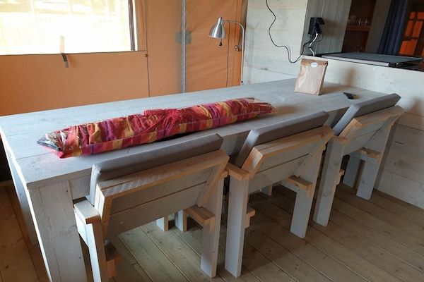 Eetkamer - Familieglampinglodge met barbecue in Kesteren (2)