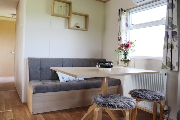 Eetkamer - Gezellig chalet met uitzicht over de landerijen in Drachten (5)