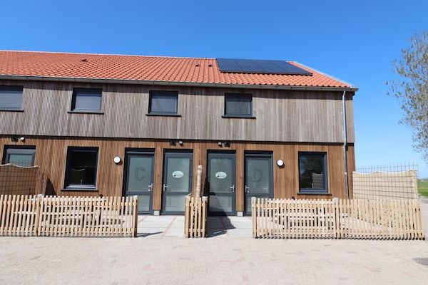 Buitenkant - Nieuwe, luxe vakantiewoning in hartje Friesland in leons (1)