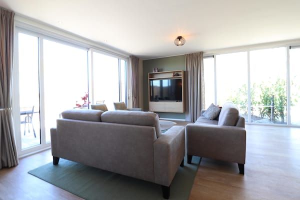 Woonkamer - Compleet nieuwe hoek villa in Friesland in leons (2)