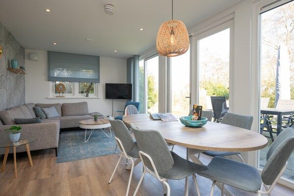 Woonkamer - Luxe, rust en stilte, en ruimte voor het in De Koog (2)